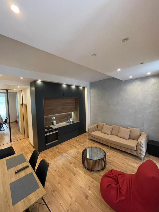 Center Apartament, Pazari Ri
