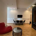 City Center Apartament, Pazari Ri