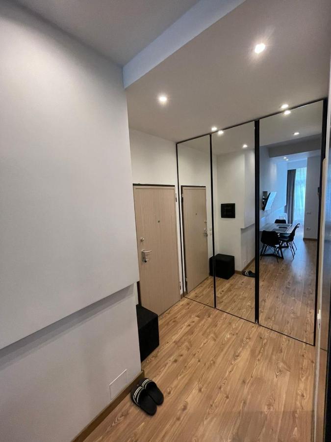 Center Apartament, Pazari Ri