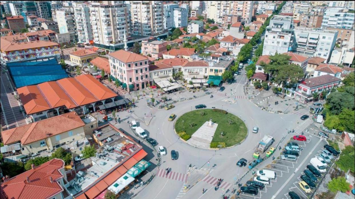 Center Apartament, Pazari Ri